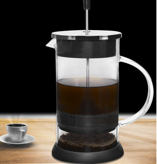 Freshly brewed coffee in 1000ml No-Grounds French Press, no sediment visible. Enjoy pure coffee.